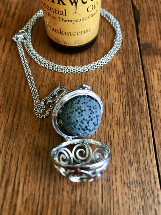 Diffuser Necklace Celtic Spirals