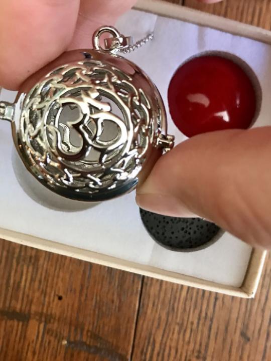 Diffuser Necklace Om (large)